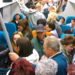 pendolari treni disservizi citt inquinamento