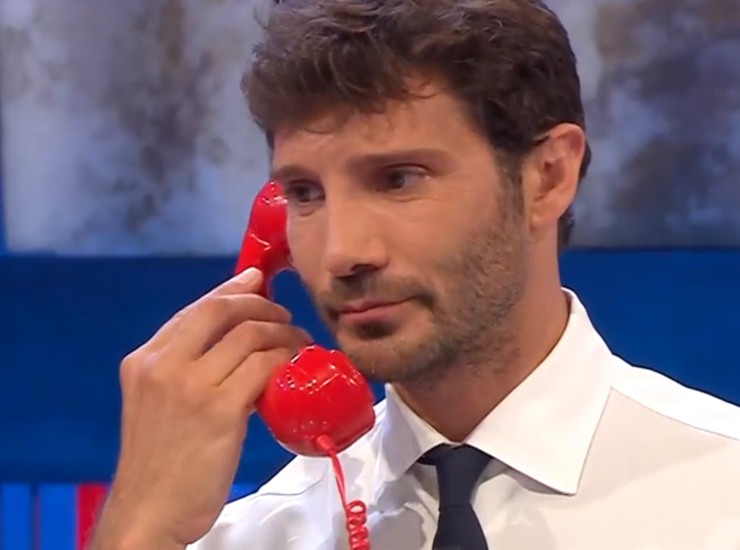 De Martino ad Affari Tuoi (screenshot Rai) - terranauta.it