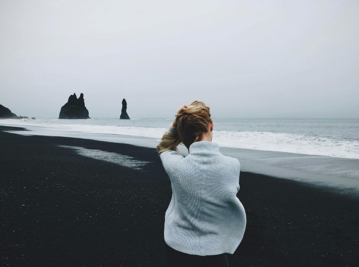 Spiaggia in bianco e nero (pexels.com) - terranauta.it