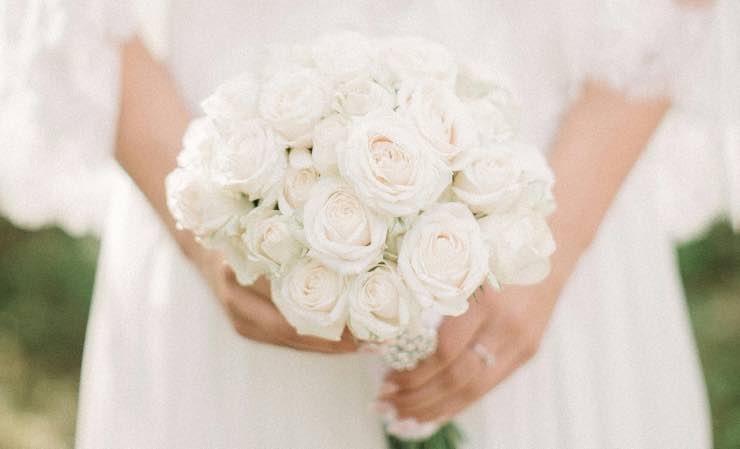 sposa fiori - pexels- terranauta
