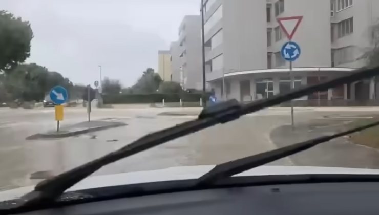 Il mare inonda la città