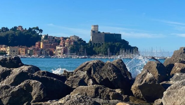 Castello di Lerici sullo sfondo