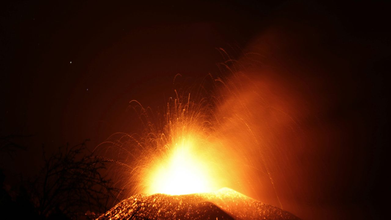 Vulcani, scoperta la causa delle eruzioni violente: i nanocristalli sono determinanti