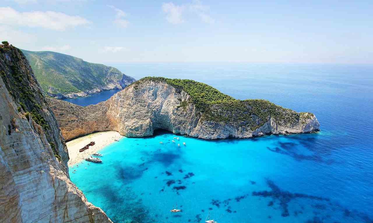Scordati la Grecia, questo posto è più BELLO | 2 italiani su 3 hanno già prenotato, costa meno di una cena