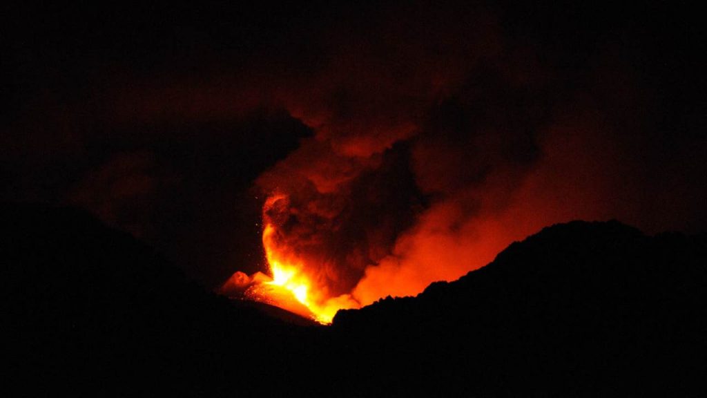 Vulcani pericolosi: l’Italia si trova al secondo posto in classifica | Panico tra i cittadini