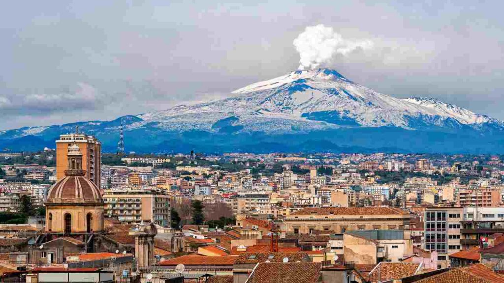 Altro che Etna: questi piccoli vulcani ti lasceranno senza parole | I biglietti aerei per visitarli stanno finendo