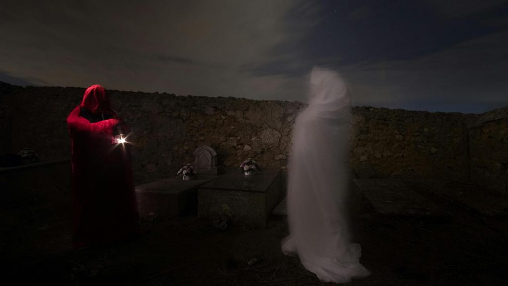 Avvistati fantasmi su un’isola: ci sono le prove fotografiche | Un uomo è fuggito dalla paura