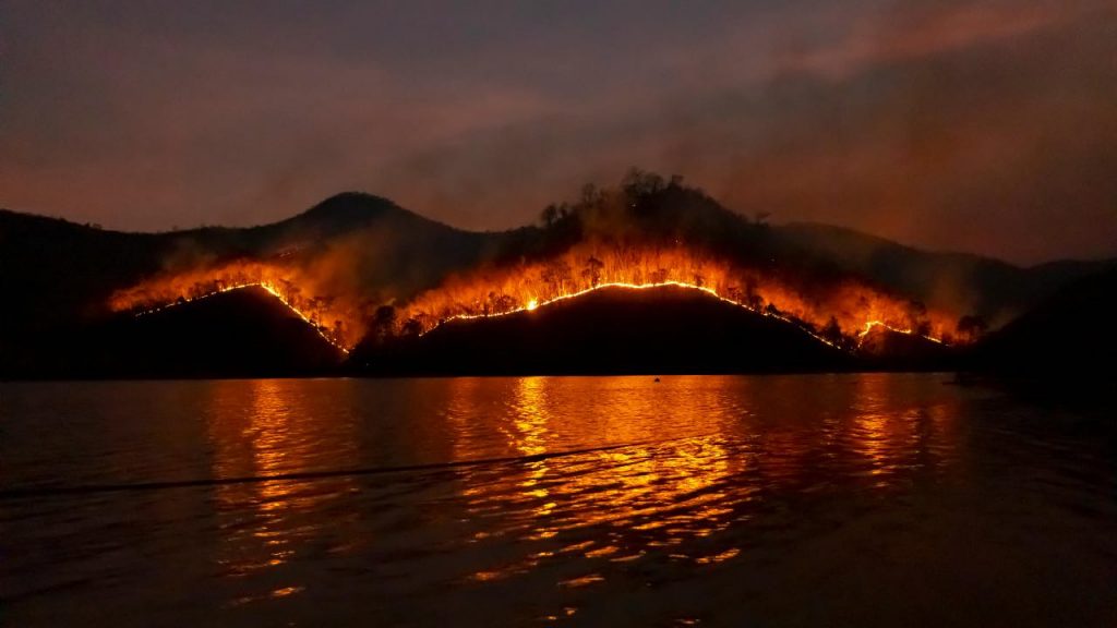 isola a fuoco - pexels-terranauta
