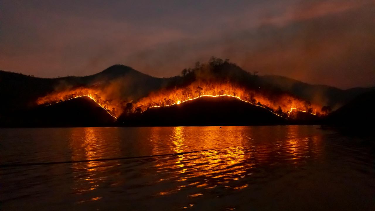 isola a fuoco - pexels-terranauta