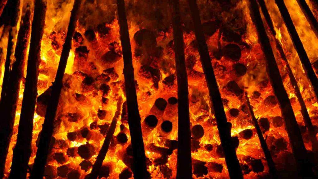 Fine del mondo nel fuoco (pexels.com) - terranauta.it