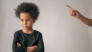 Sgridare i figli (pexels.com) - terranauta.it