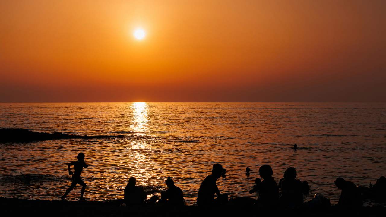 Civitanova, Ferragosto con il coprifuoco: nessuna festa a riva | Spiagge e alcol off-limits