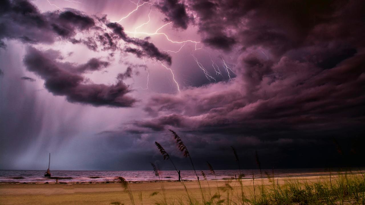 Fulminato in spiaggia, dopo 30 minuti il suo cuore ricomincia a battere