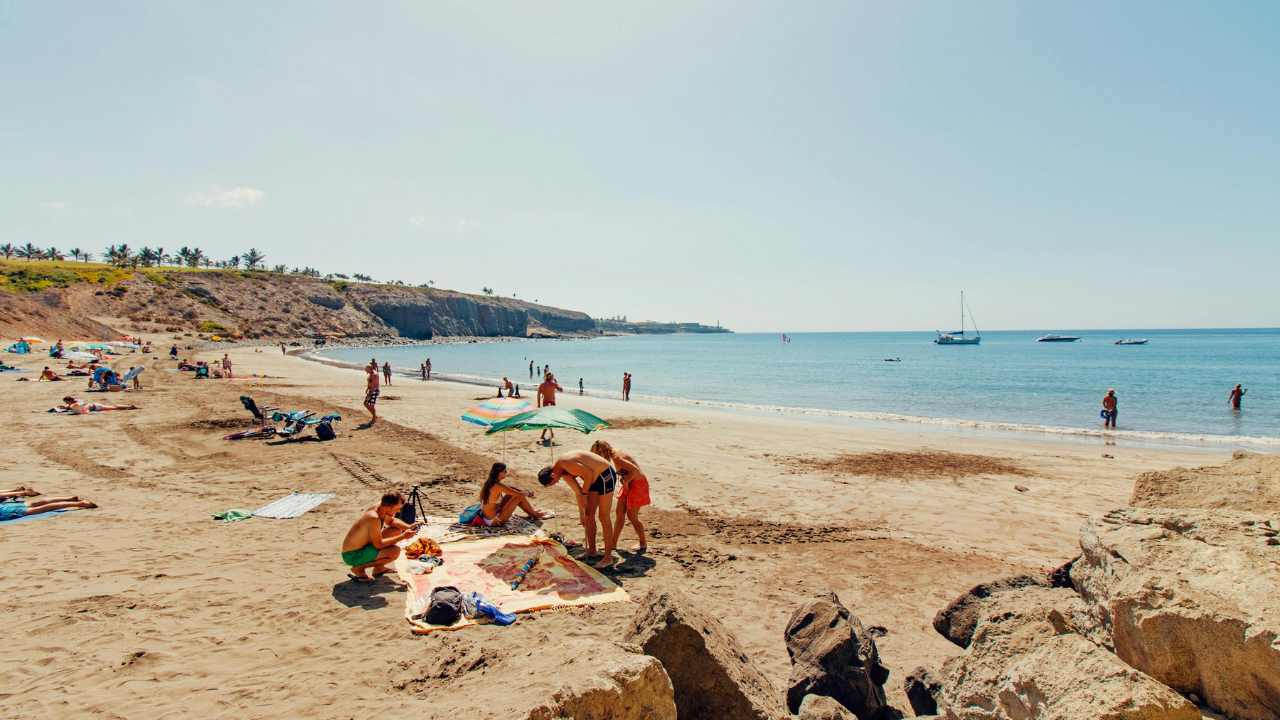 Riomaggiore, qui la spiaggia libera regna sovrana: non paghi 1€ per entrare