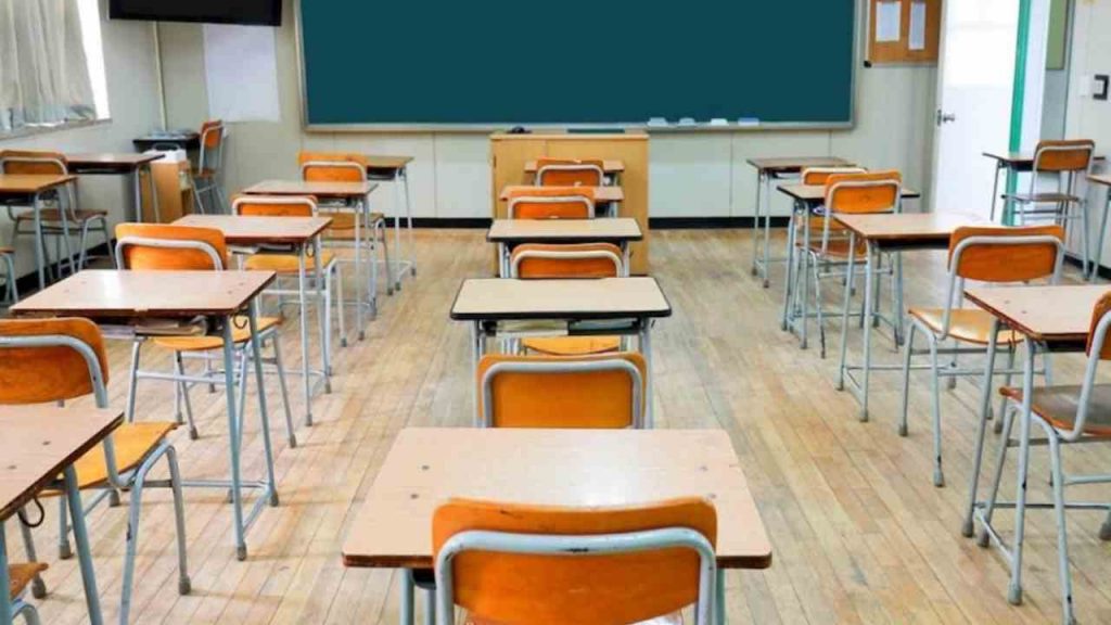 scuola - banchi - terranauta