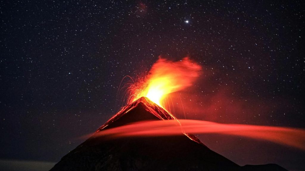 Vulcano che erutta